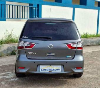 Nissan Grand Livina SV AT